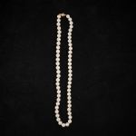 466856 Pearl necklace
